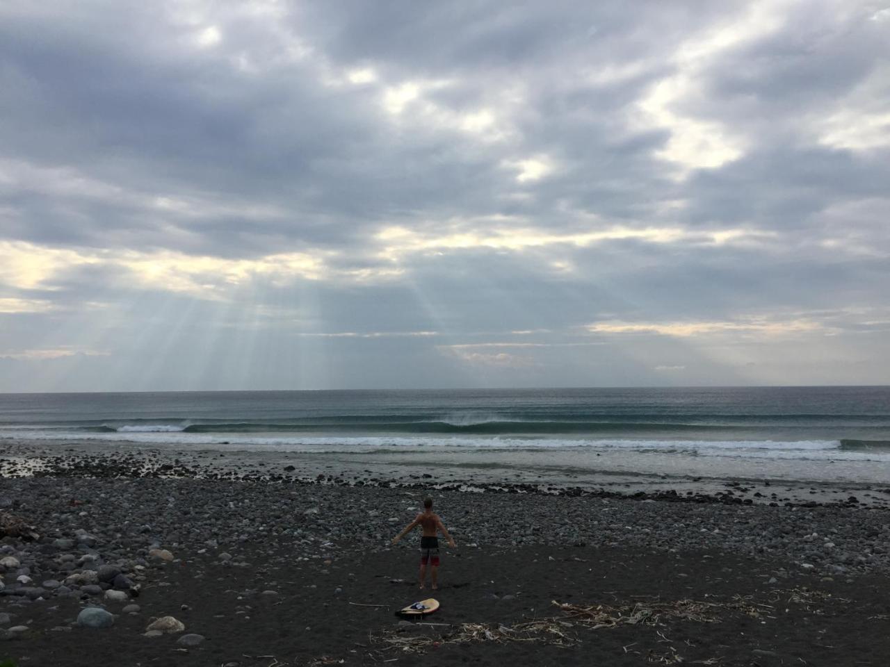 Donghe Surf Shop & Hostel Exterior foto